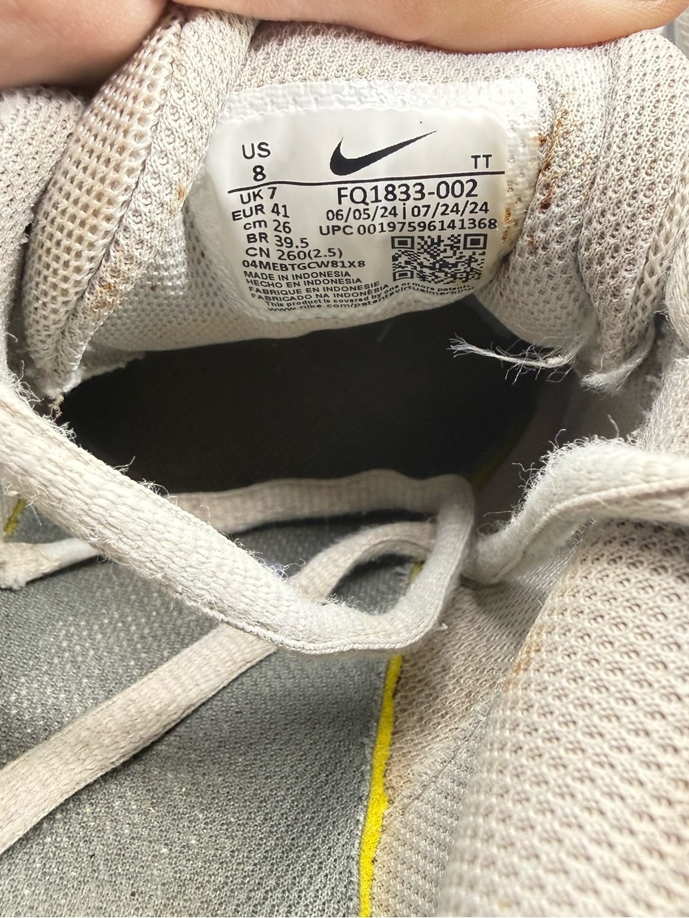 Nike Women's Light Gray Mesh Running Shoes - Picture 4 of 6